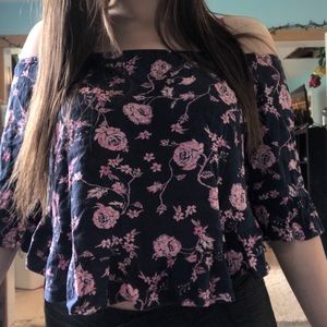Cute floral top!